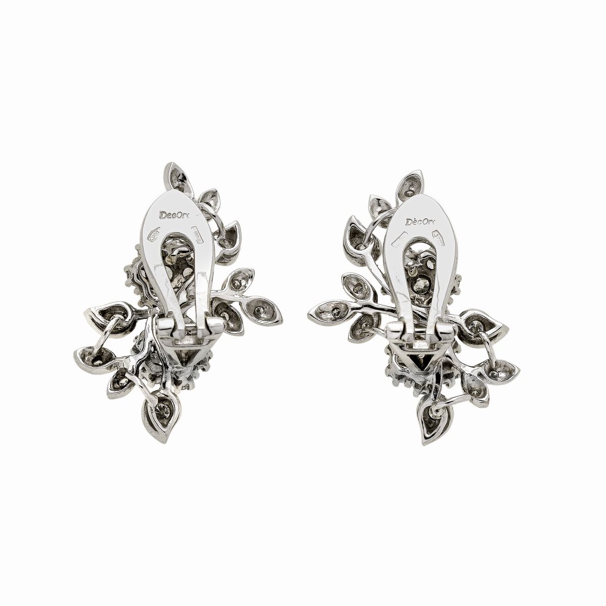 Paio di orecchini a clips in oro bianco e diamanti