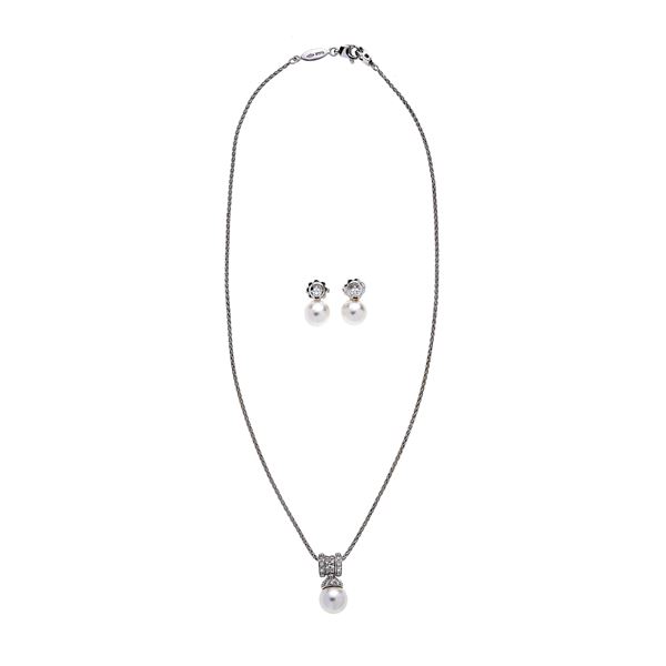 Set in white gold, pearls and diamonds