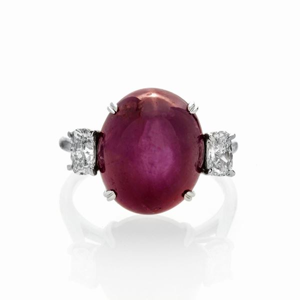 Anello in platino, diamanti e rubino stellato naturale