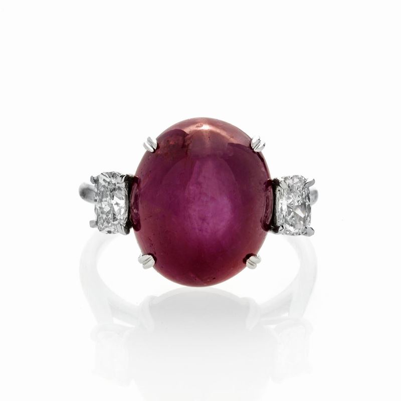 Anello in platino, diamanti e rubino stellato naturale
