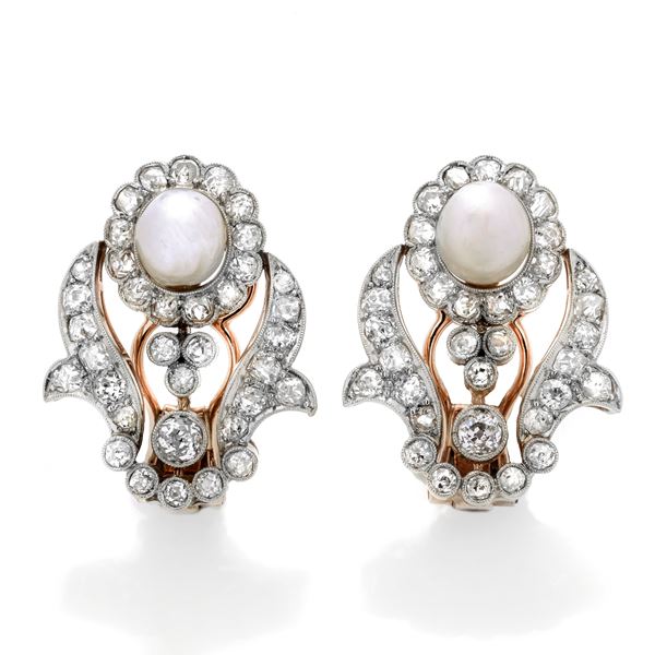Pair of earrings in yellow gold, platinum, diamonds and natural pearls