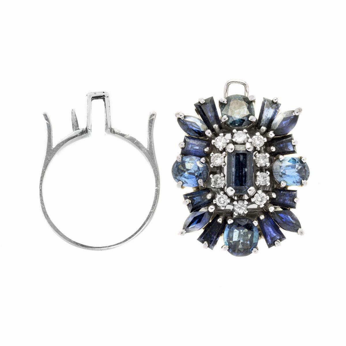 Anello in oro bianco, diamanti e zaffiri