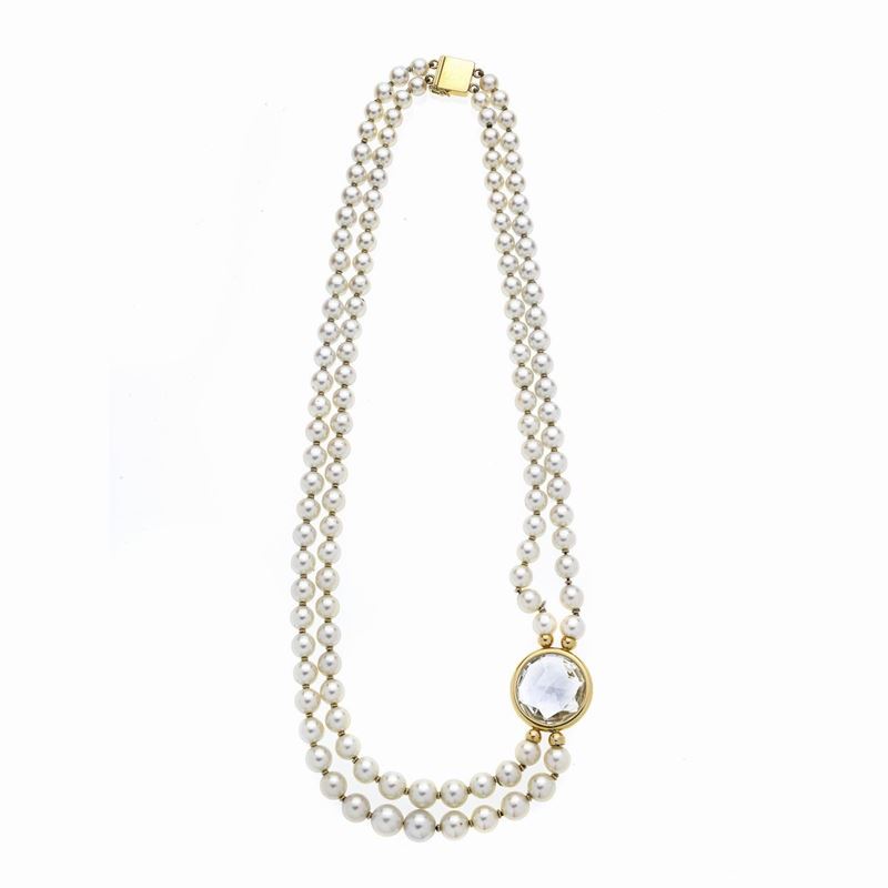 Collana a due fili di perle coltivate, oro giallo e cristallo di rocca