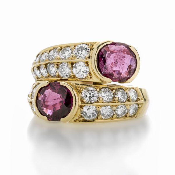 Anello contrariè in oro giallo, diamanti e rubini