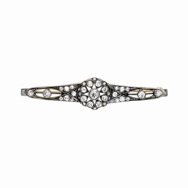 Bar brooch in yellow gold, silver and diamonds