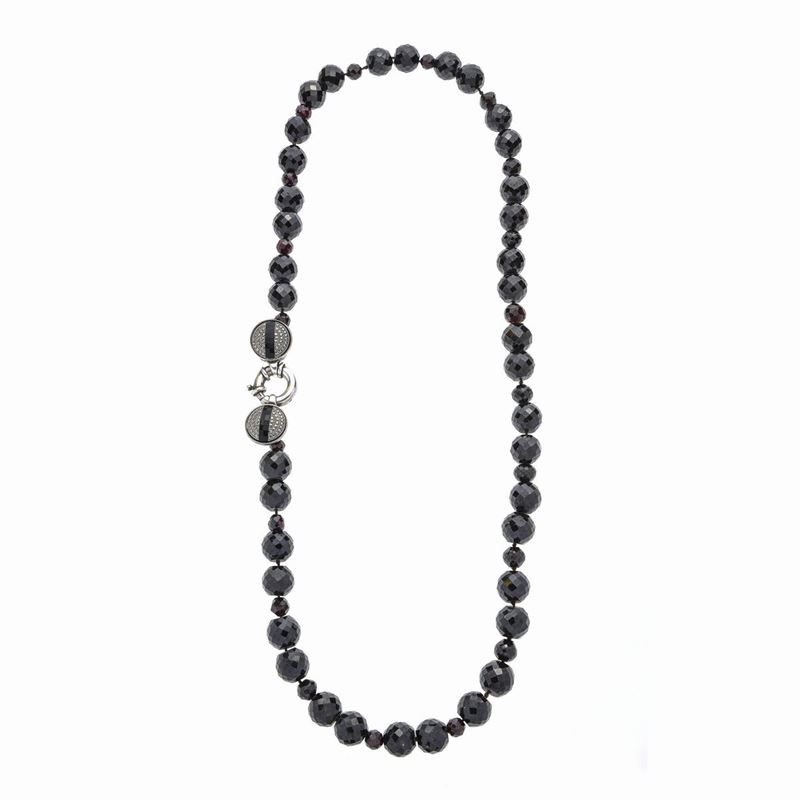 Lunga Collana in Granato, Argento e Onice