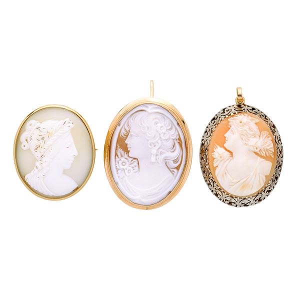 Lot of three cameos in shell, low title gold and yellow gold  (First half of XX century)  - Auction Auction of Antique Jewelry, Modern and Watches - Curio - Casa d'aste in Firenze