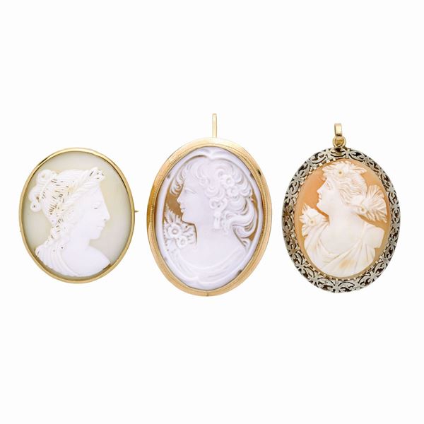 Lot of three cameos in shell, low title gold and yellow gold  (First half of XX century)  - Auction Auction of Antique Jewelry, Modern and Watches - Curio - Casa d'aste in Firenze