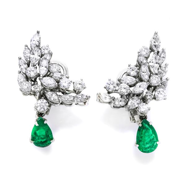 Pair of earrings in white gold, diamonds and emeralds