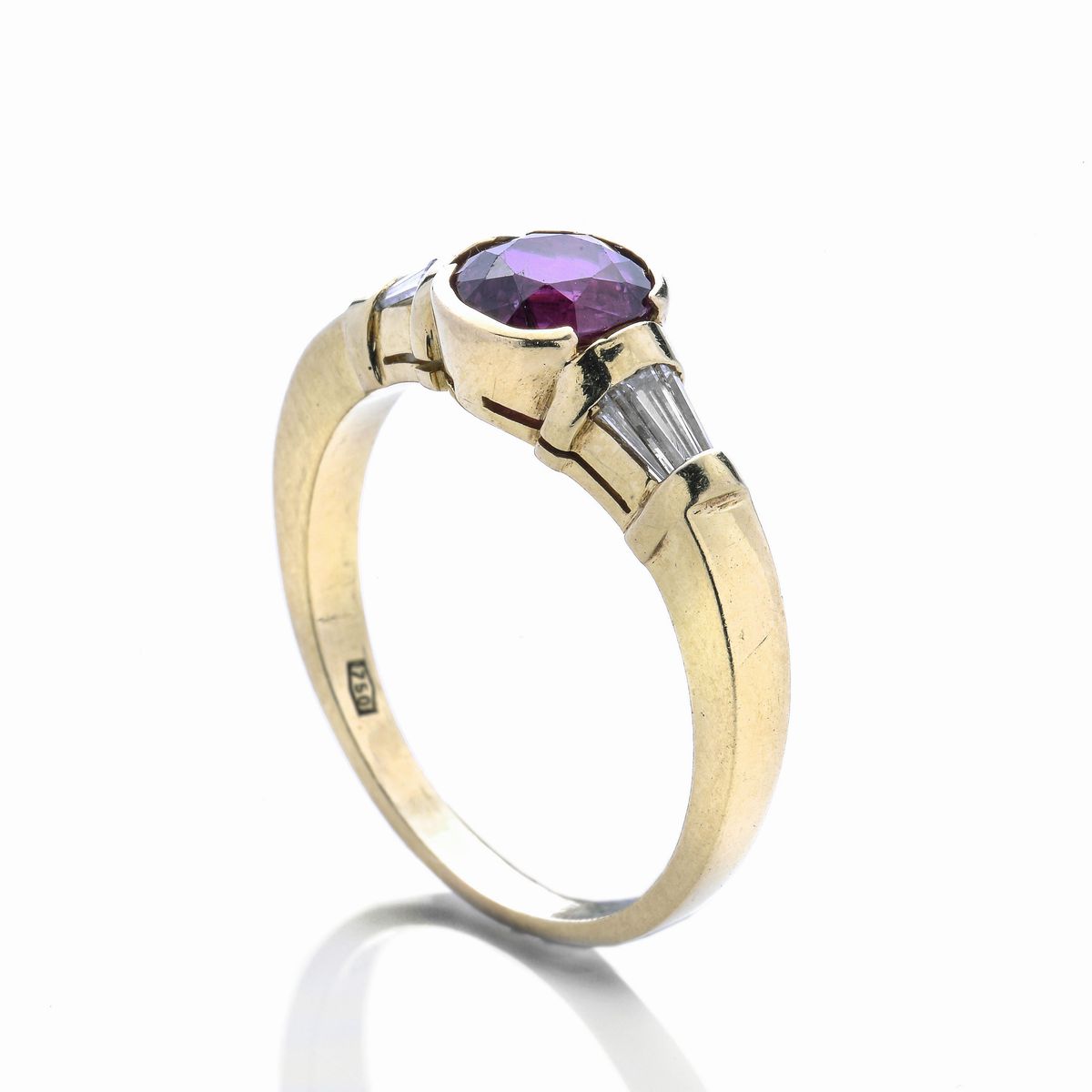 Anello in Oro Giallo, Diamanti e Rubino