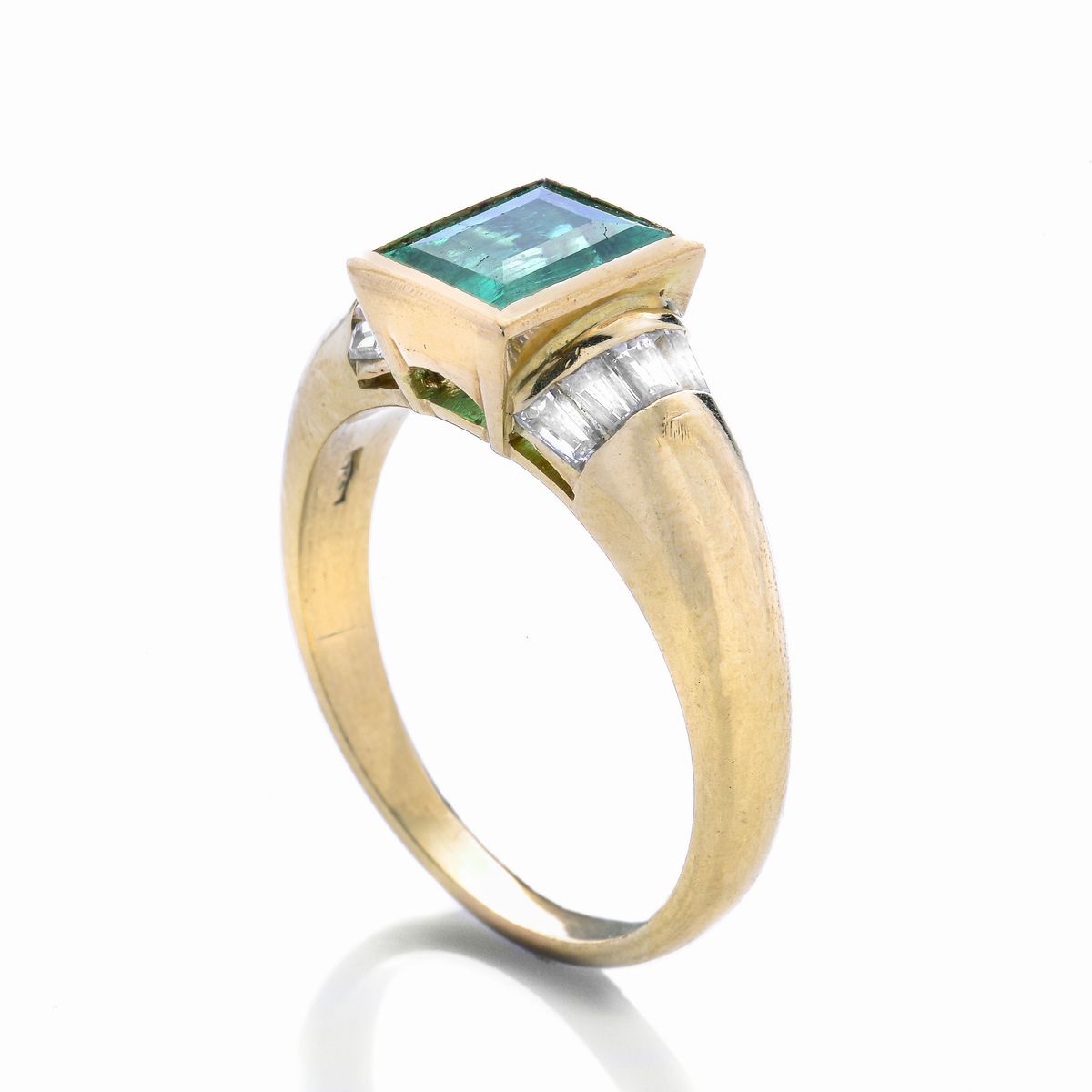 Anello in Oro Giallo, Diamanti e Smeraldo