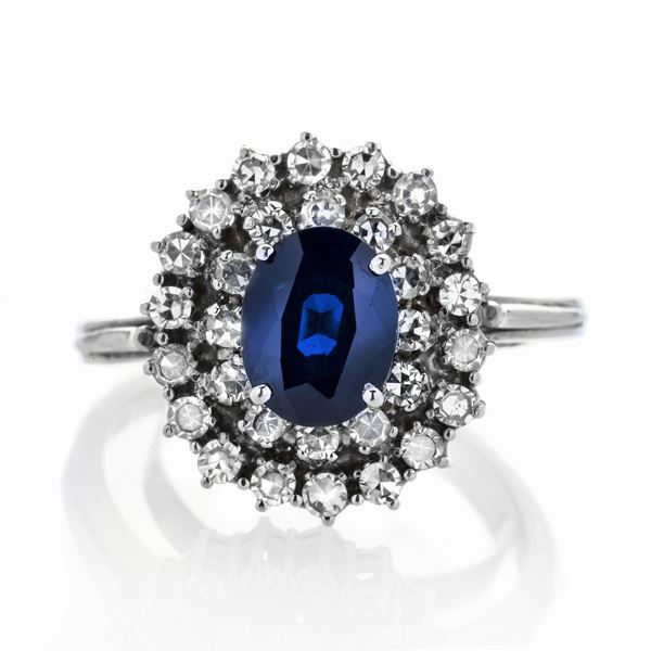 Daisy ring in white gold, diamonds and sapphire