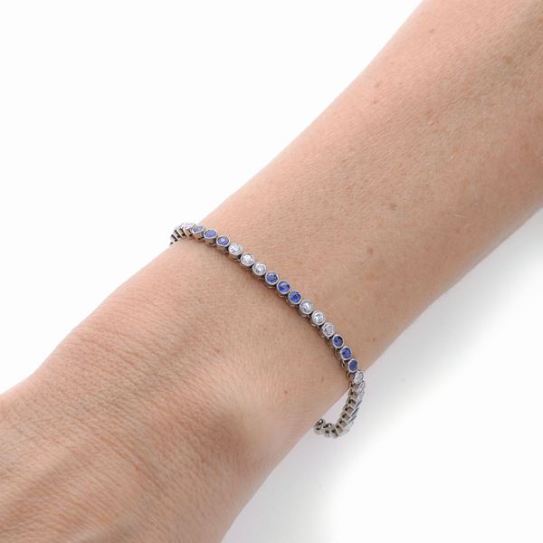 Tennis bracelet in white gold, diamonds and sapphires