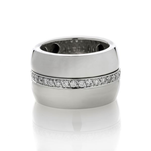 Rotating band ring in white gold and diamonds