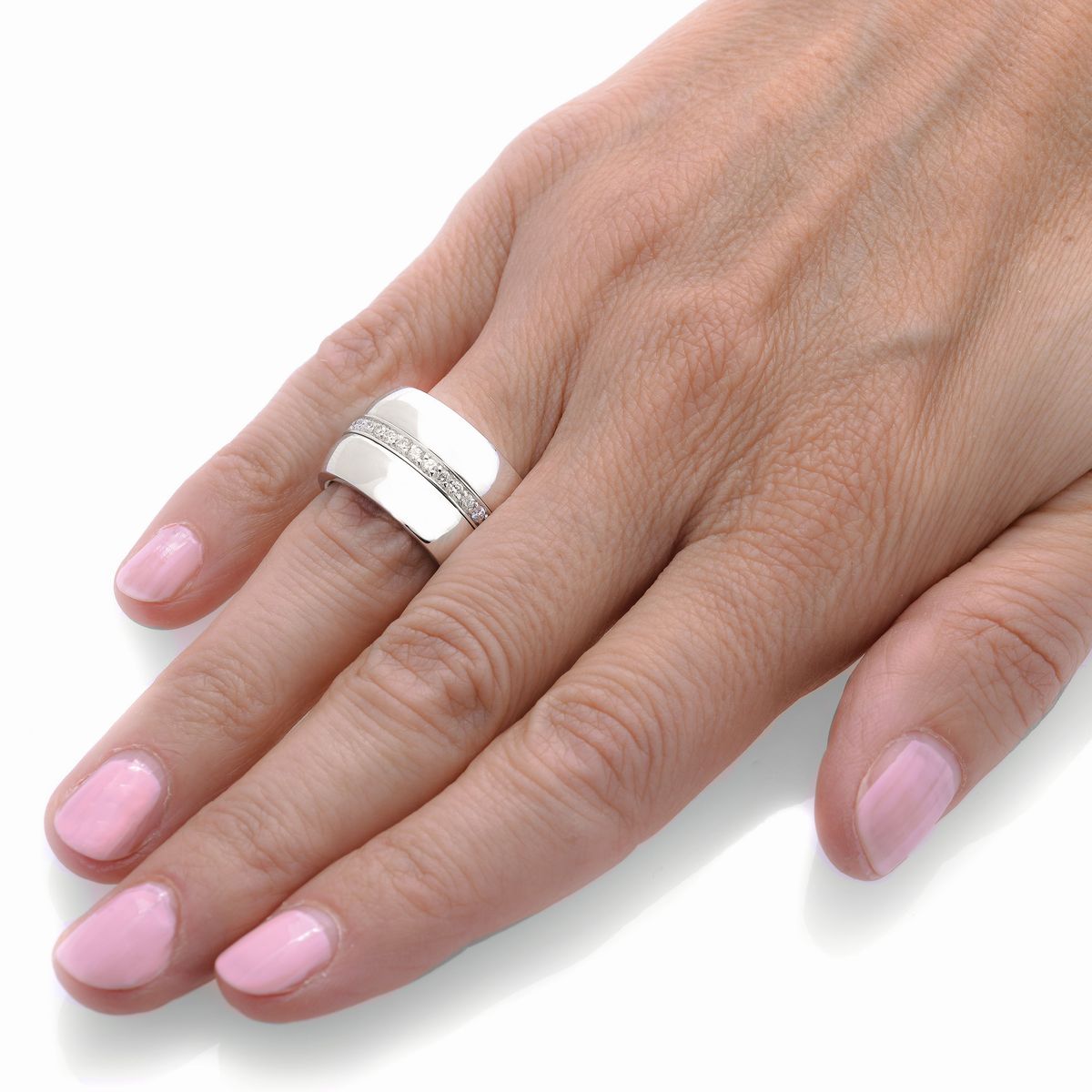 Anello a fascia girevole in oro bianco e diamanti