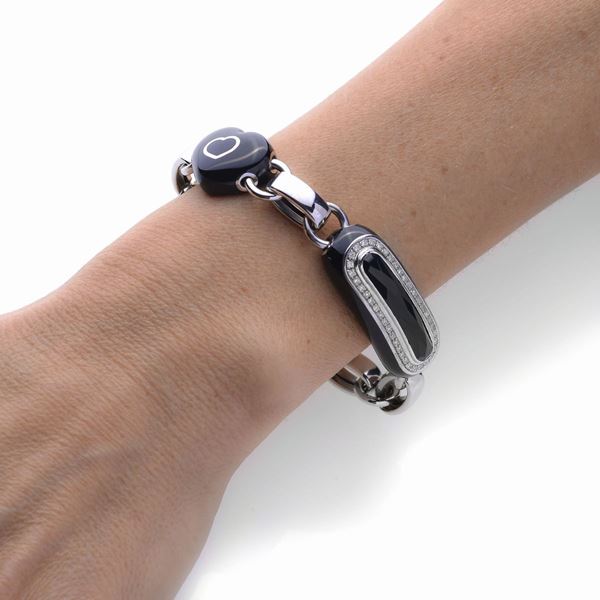 Bracelet in white gold, black enamel, onyx and diamonds