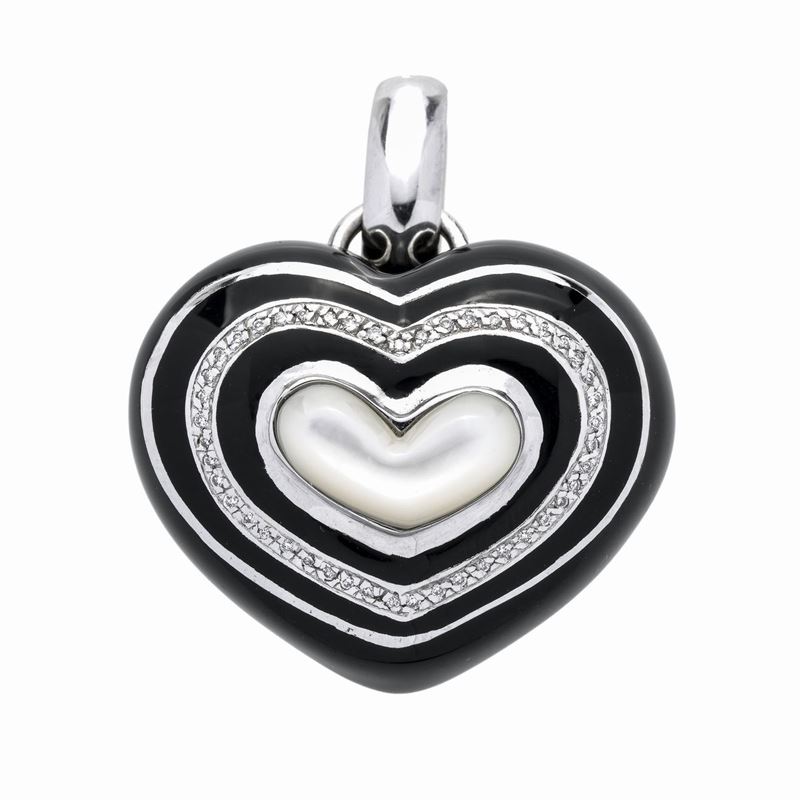 Pendente Cuore in Oro Bianco, Smalto Nero, Madreperla e Diamanti