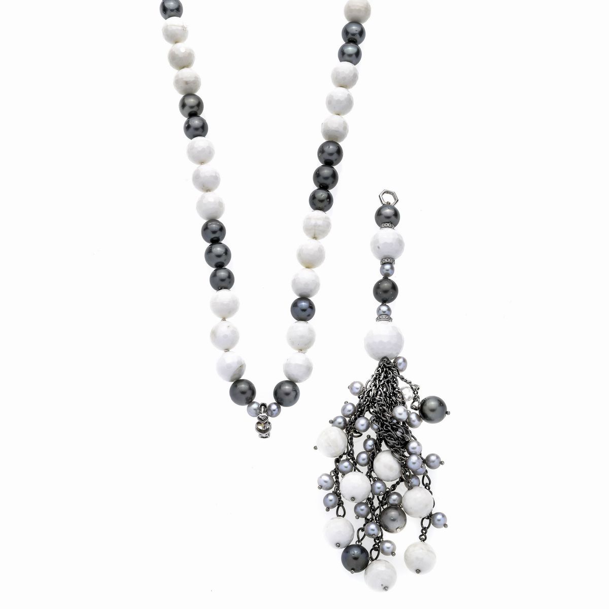 Lunga Collana in Oro Bianco, Perle Tahiti, Agata Bianca e Diamanti