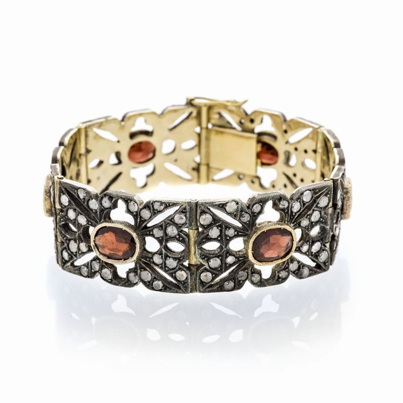 Alto Bracciale in Oro Giallo, Oro a Basso Titolo, Argento, Diamanti e Granati
