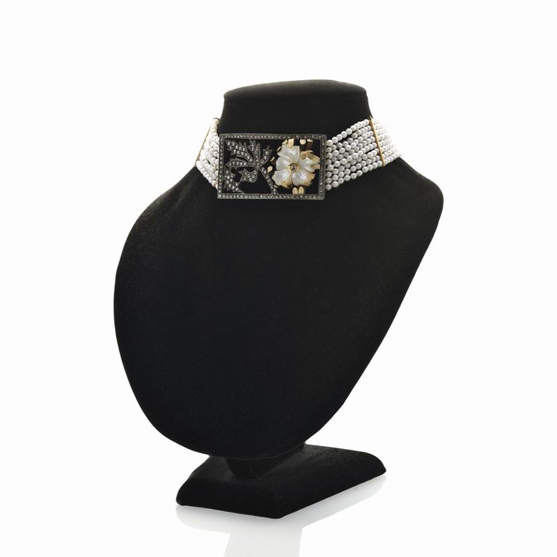 Choker in oro giallo, argento, perle coltivate, madreperla e diamanti Oropa