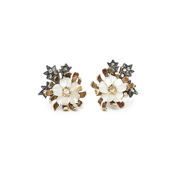 OROPA DI VALERIO PASSERINI - Pair of clip earrings in yellow gold, silver, mother of pearl and Oropa diamonds