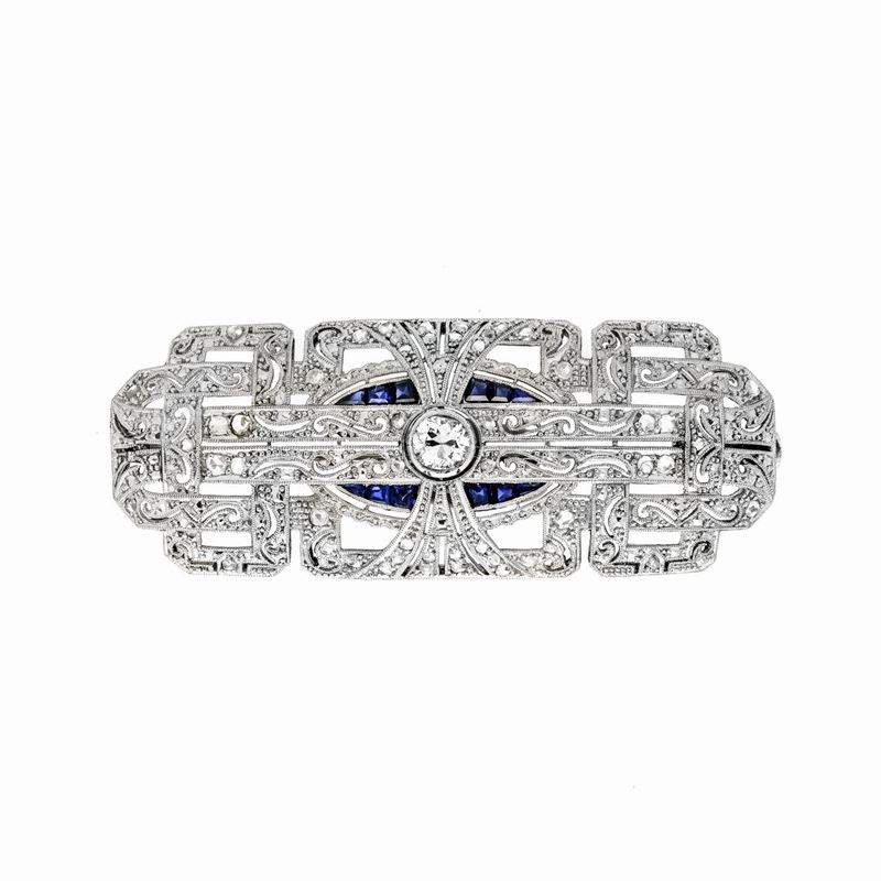 Spilla in platino, diamanti e zaffiri