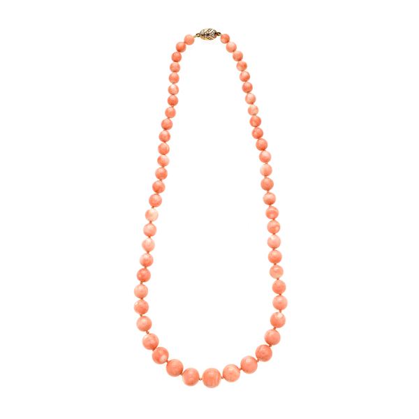 Pink coral, yellow gold and diamonds necklace