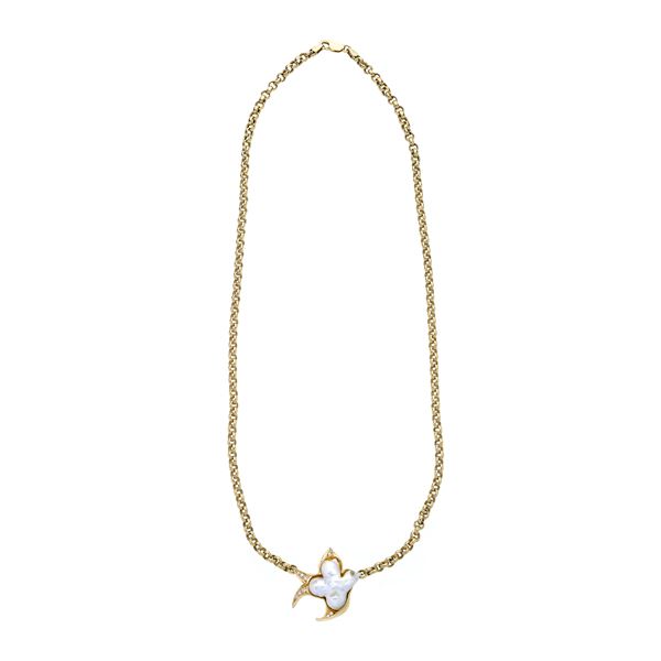 Dove necklace with yellow gold, diamond and pearl Mabe