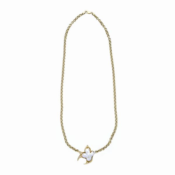 Dove necklace with yellow gold, diamond and pearl Mabe  (Nineties)  - Auction Auction of Antique Jewelry, Modern and Watches - Curio - Casa d'aste in Firenze