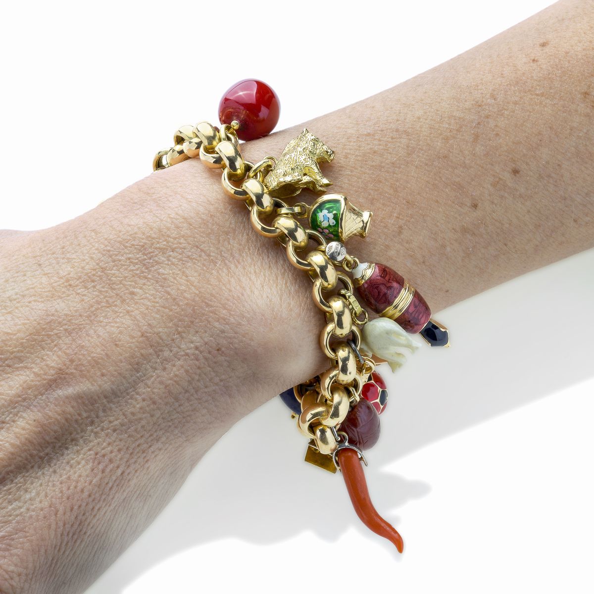Bracciale con Charms in Oro Giallo, Smalti Colorati e Pietre Dure