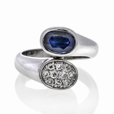 Anello Contrariè in Oro Bianco, Zaffiro e Diamanti