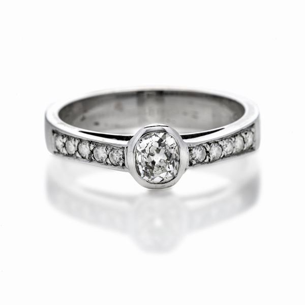 Ring in white gold and diamonds
