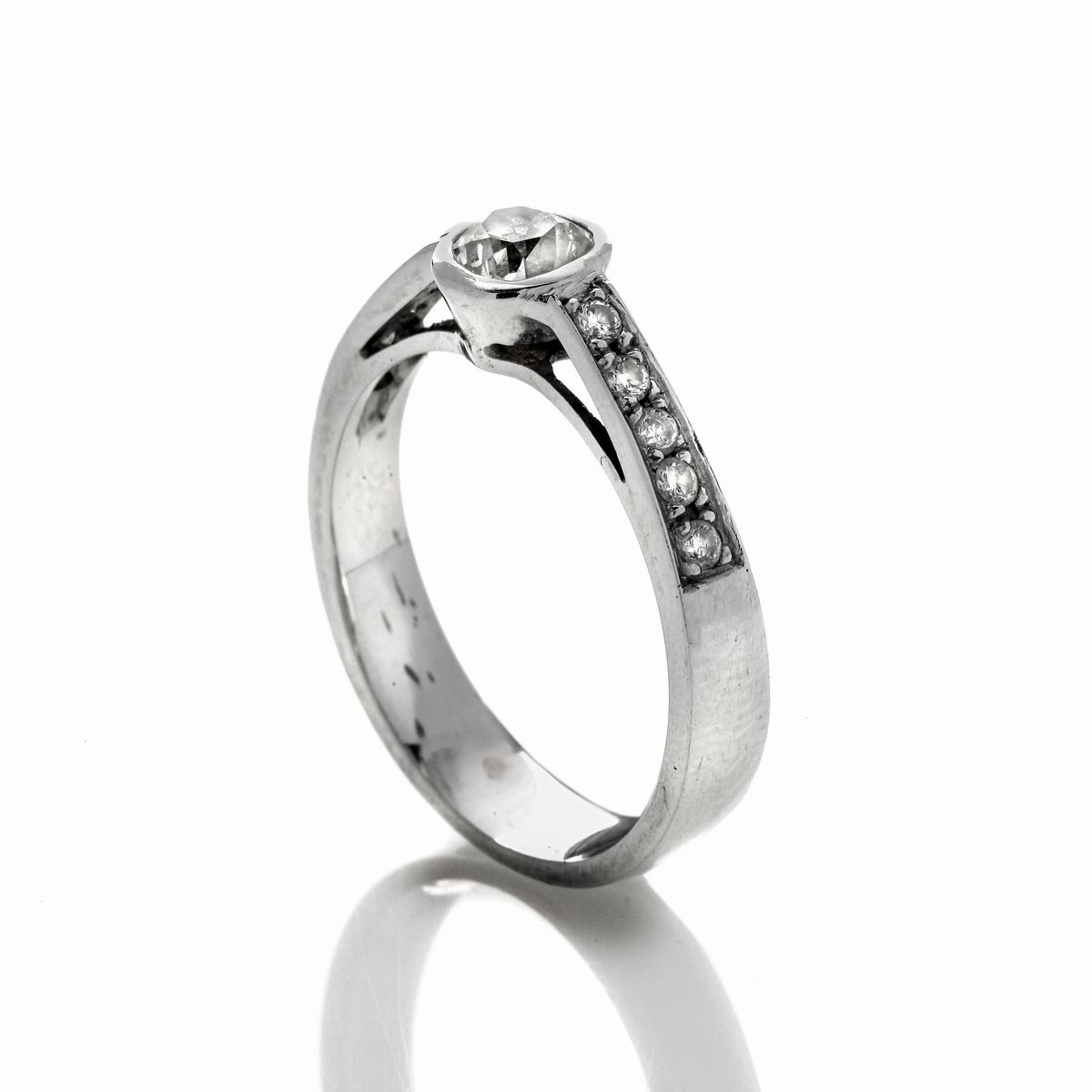 Anello in Oro Bianco e Diamanti