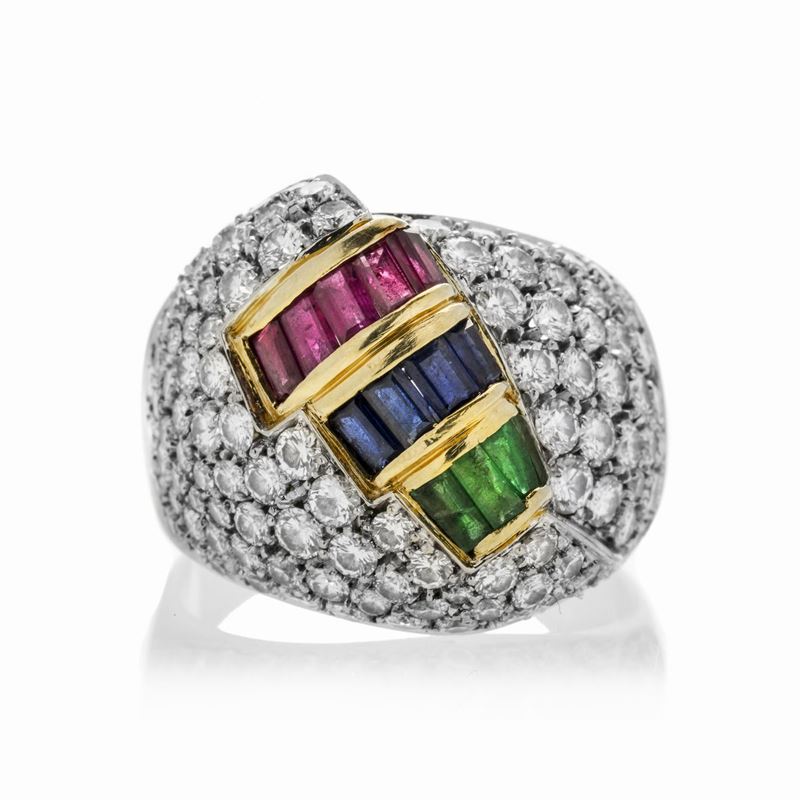 Anello a fascia in oro giallo, oro bianco, diamanti, rubini, zaffiri e smeraldi