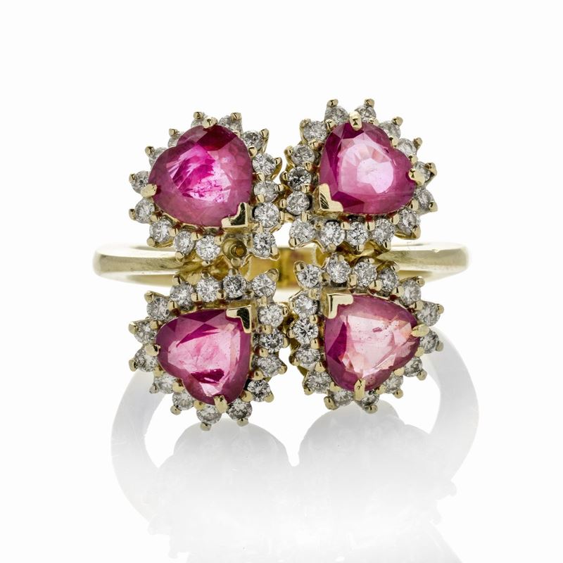 Anello in oro giallo, diamanti e rubini