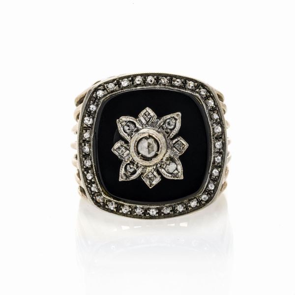 Shield ring in low title gold, silver, onyx and diamonds