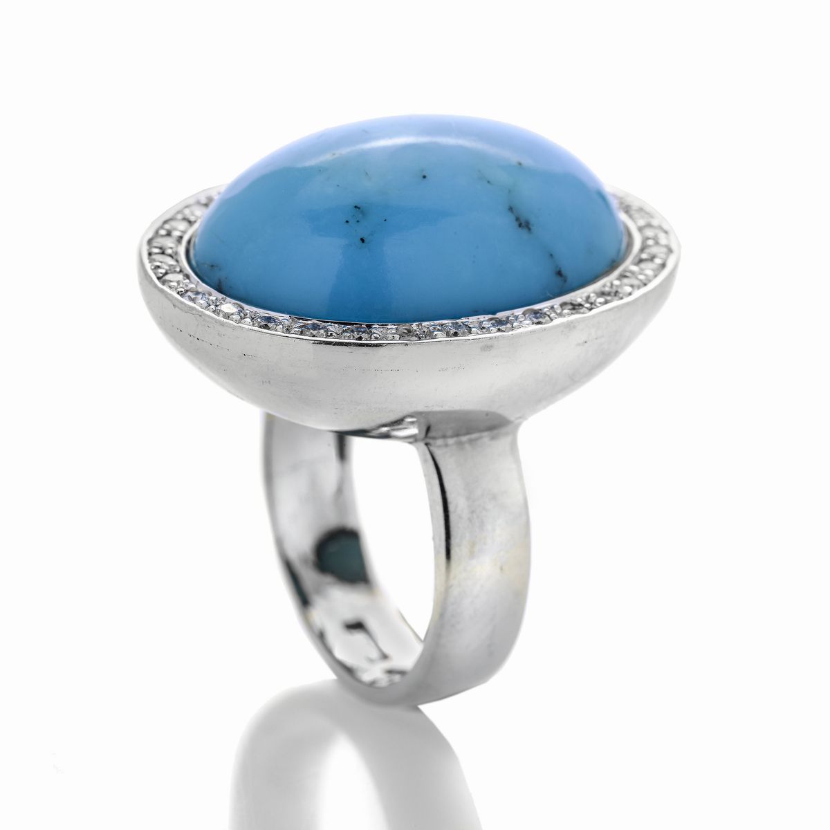 Grande anello in oro bianco, diamanti e turchese