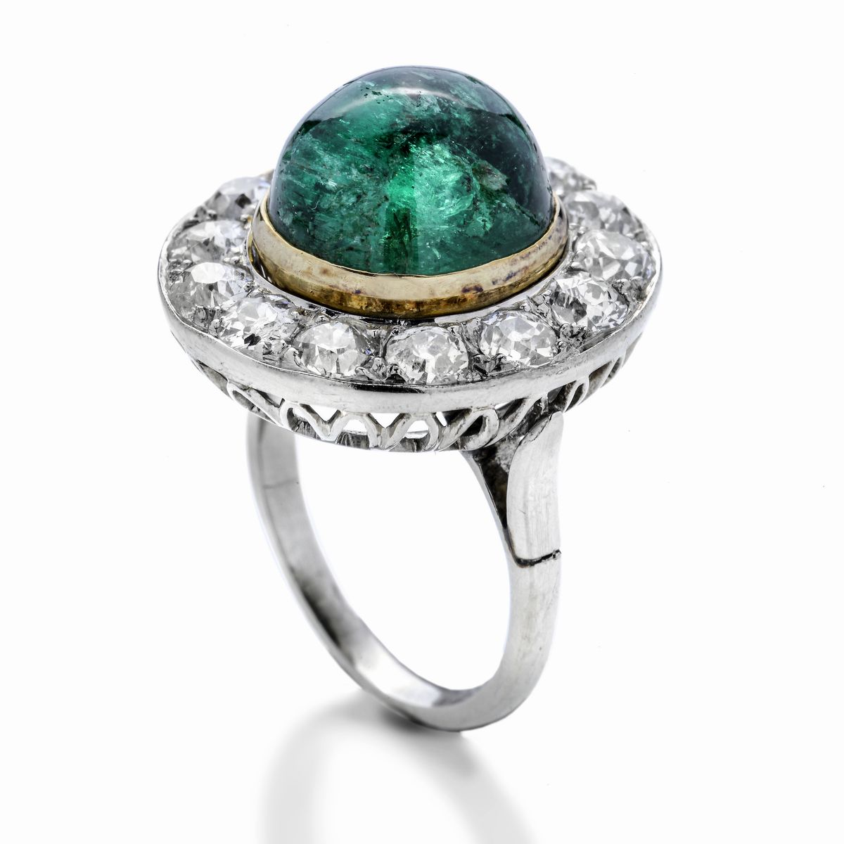 Anello in oro bianco, oro giallo, diamanti e smeraldo