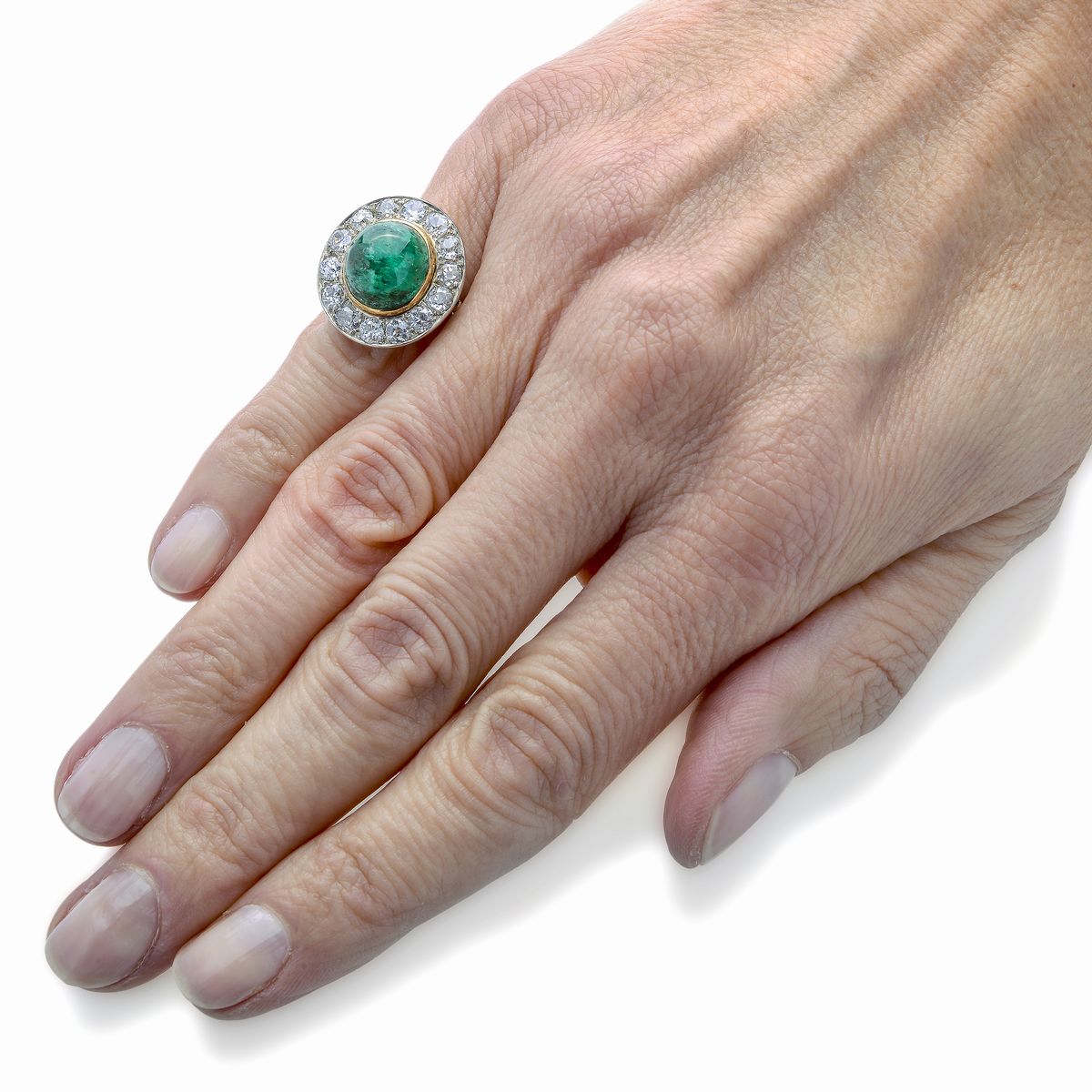 Anello in oro bianco, oro giallo, diamanti e smeraldo