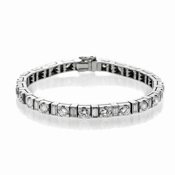 Tennis bracelet in white gold and diamonds
