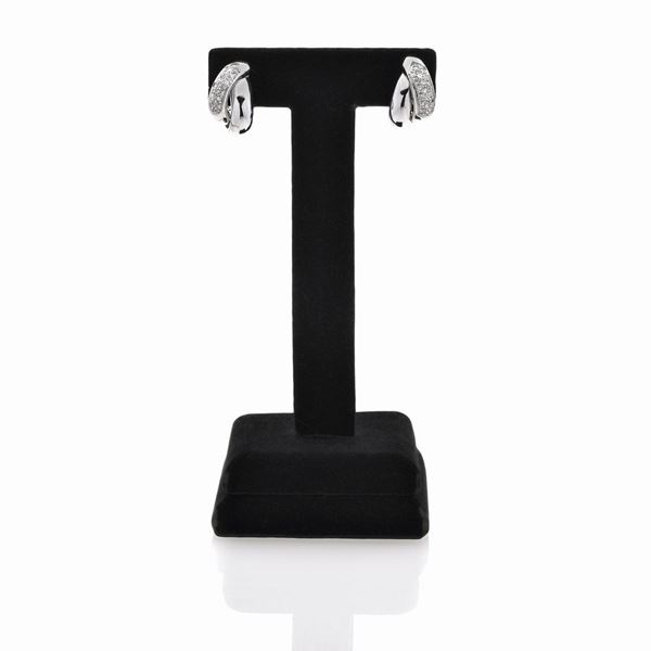 Pair of earrings in white gold and diamonds