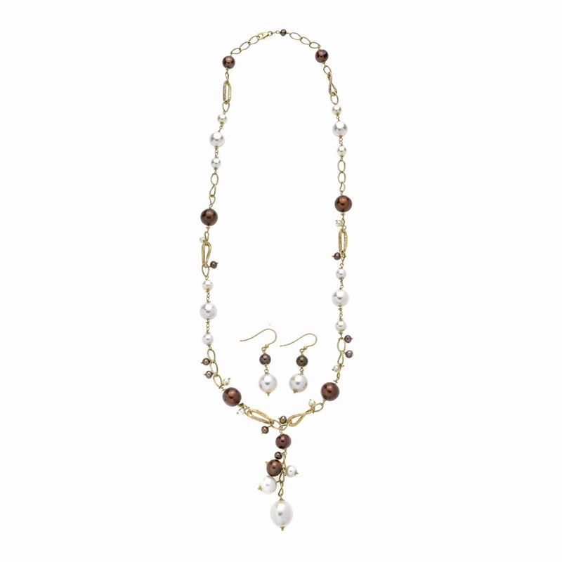 Lunga Collana e Paio di Orecchini in Oro Giallo, Perle Coltivate e Perle Brown