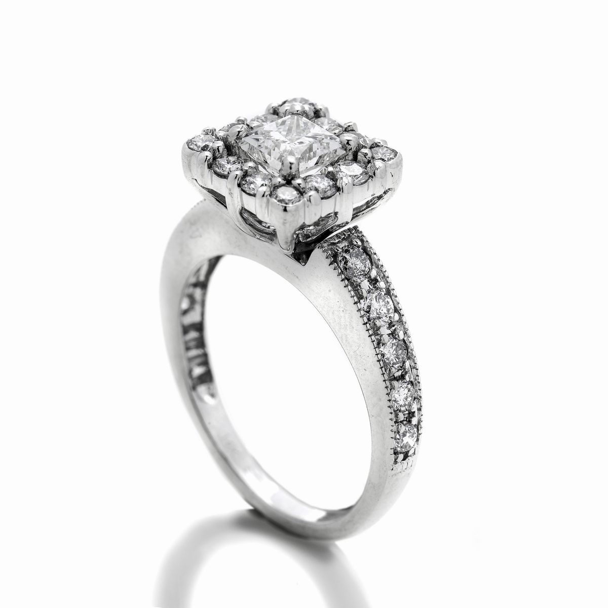 Anello in Oro Bianco e Diamanti