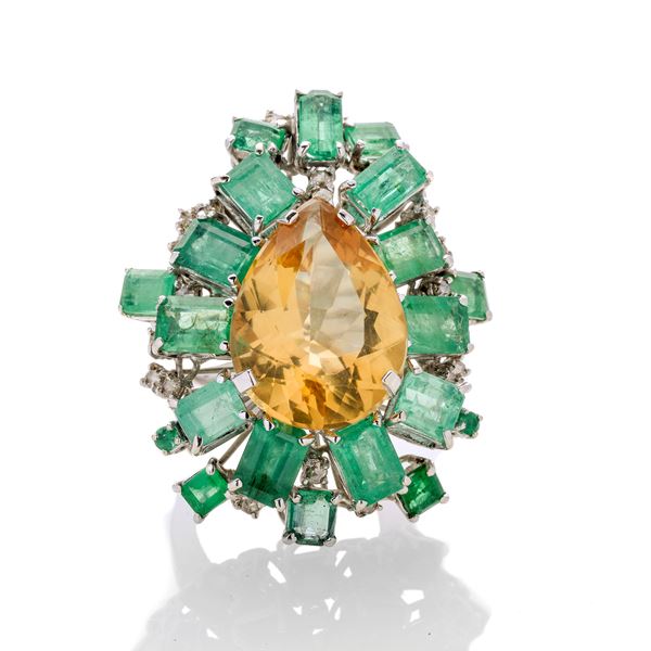 Big ring in yellow gold, emeralds and yellow quartz