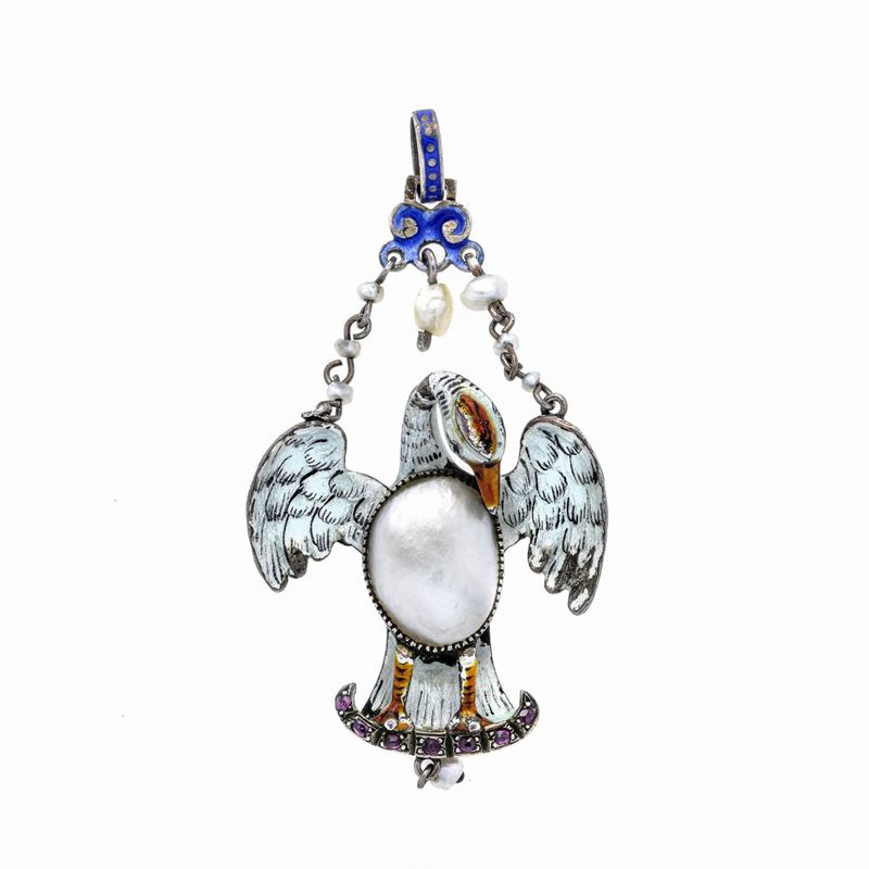 Pendente religioso Pellicano in argento, smalti colorati, rubini e perla mabè