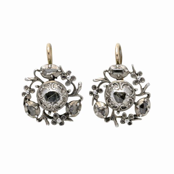 Pair of low-titer gold and diamond leverback earrings