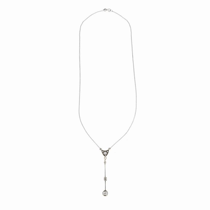 Catena con pendente in oro bianco, oro a basso titolo, argento e diamanti