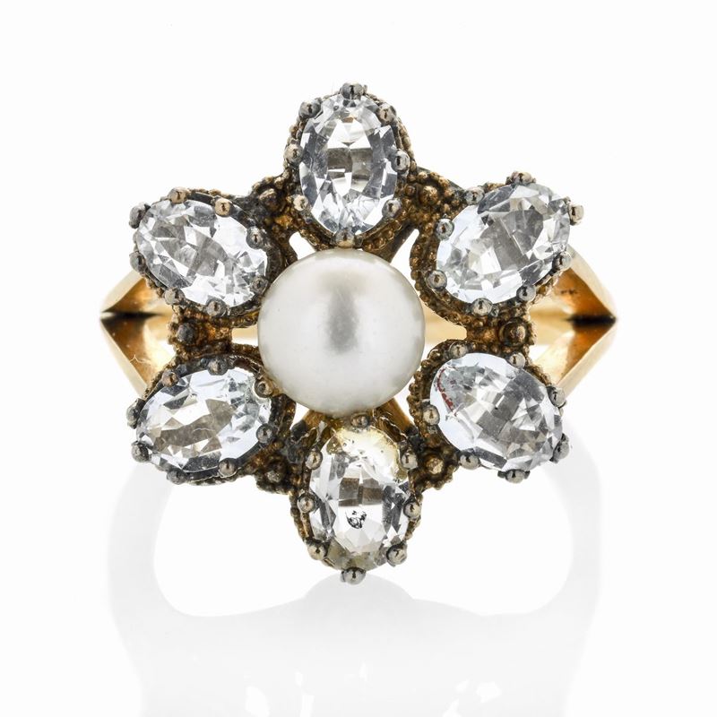 Anello a margherita in oro giallo, acquamarina, topazio e perla mabè