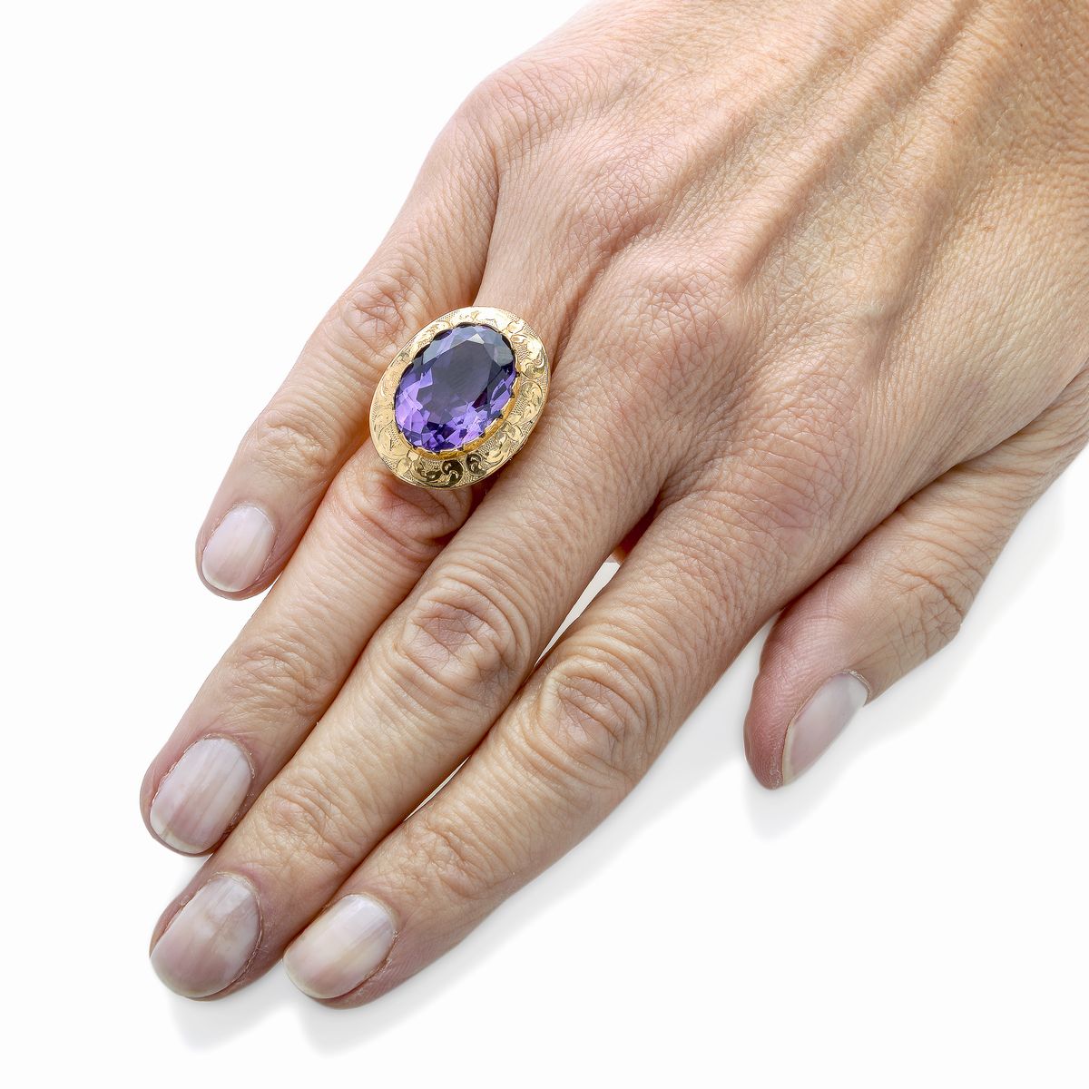 Grande anello in oro giallo e ametista