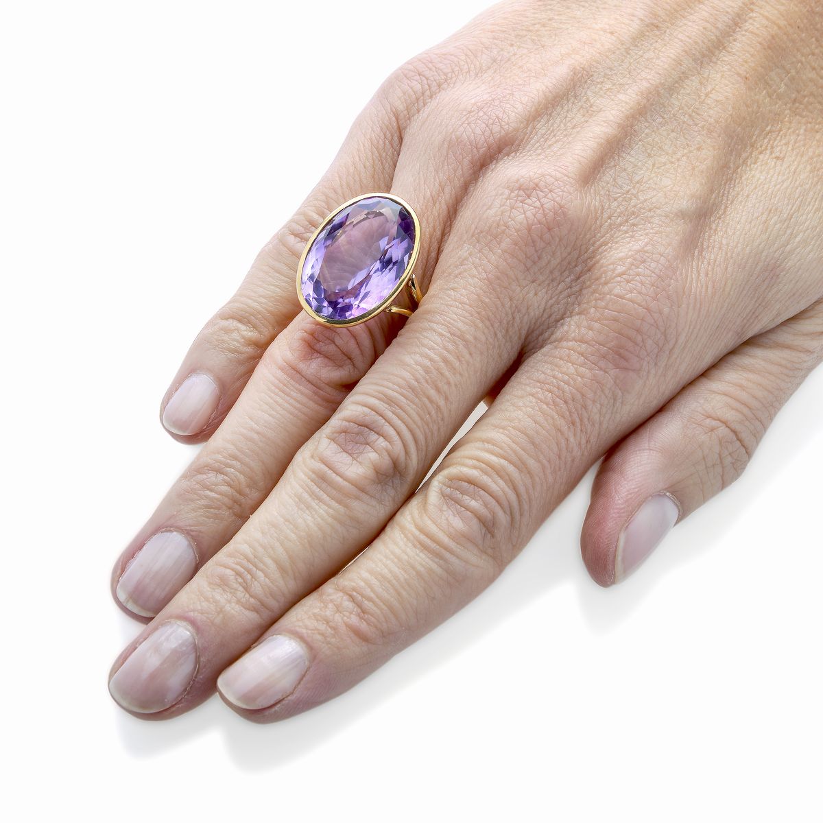 Grande anello in oro giallo e ametista
